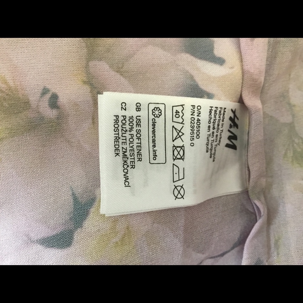 H&M Infinity Scarf - Picture 3 of 3